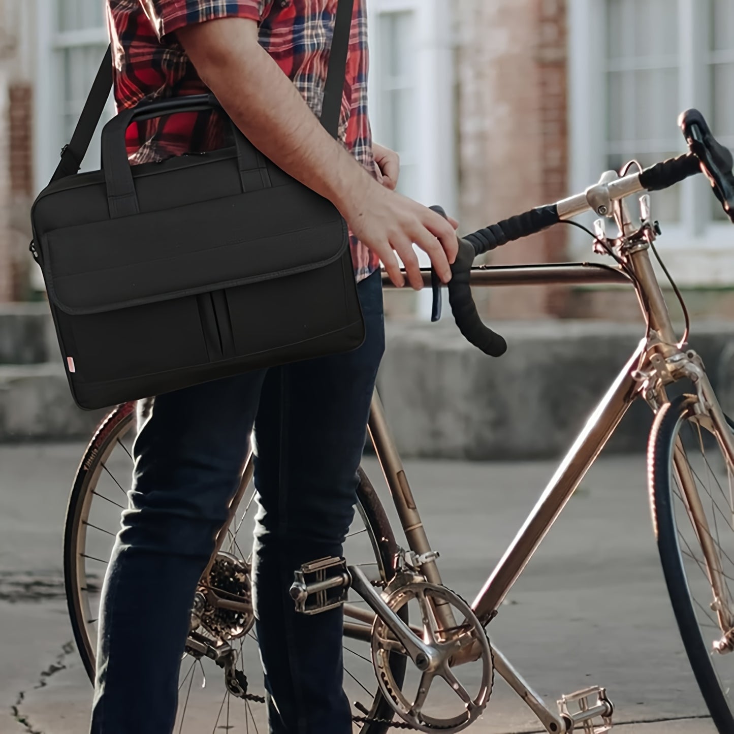 Polyester Messenger Laptop Bag And Briefcase For Business Travel With Adjustable Strap And Durable Design